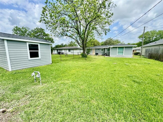 Building Photo - 3109 Danforth Memorial Dr