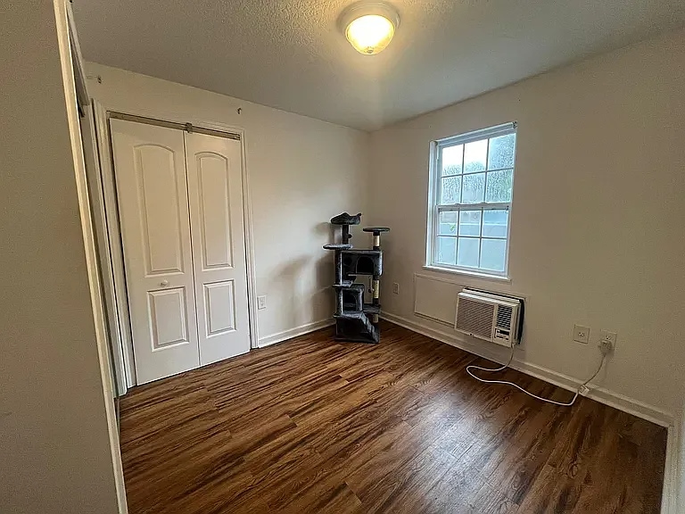 Building Photo - 702 Mitchell Dr