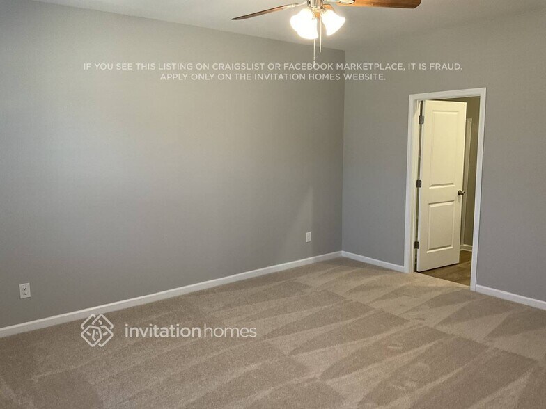 Building Photo - 520 Almere Dr