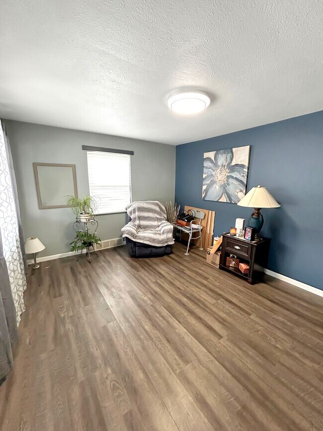 Building Photo - Charming 2-bedroom, 1-bath home in Oakdale, PA!