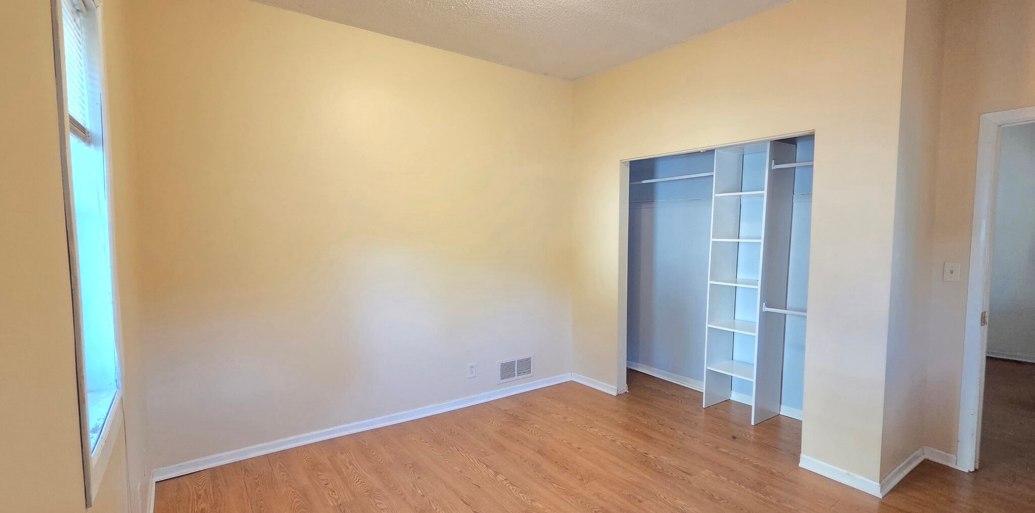Building Photo - 215 W 31st St