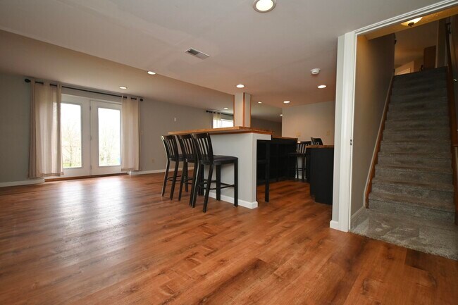 Building Photo - 5898 Ethan Dr