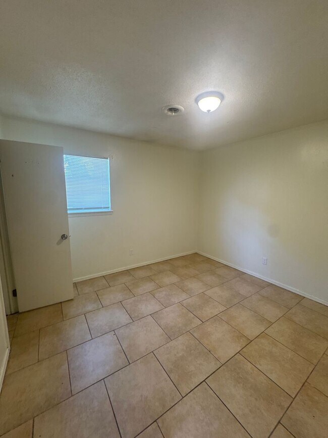 Building Photo - 3014/3016 S. 39TH DUPLEX