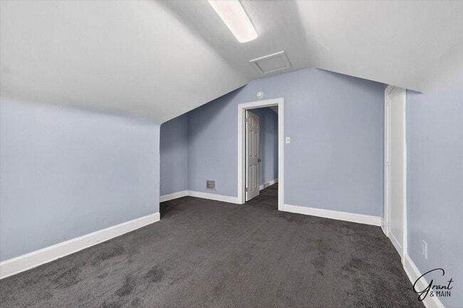 Building Photo - $1550 4 bedroom