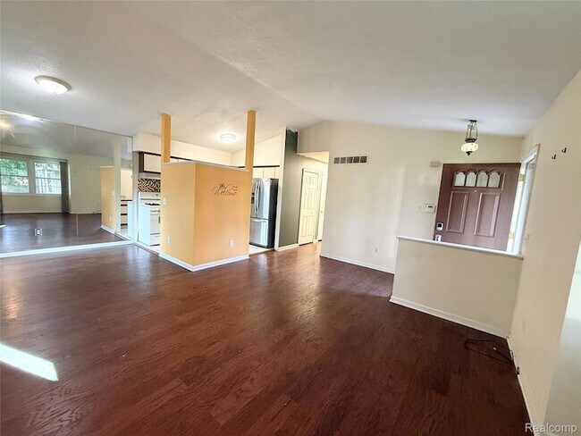 Building Photo - 24706 Bashian Dr