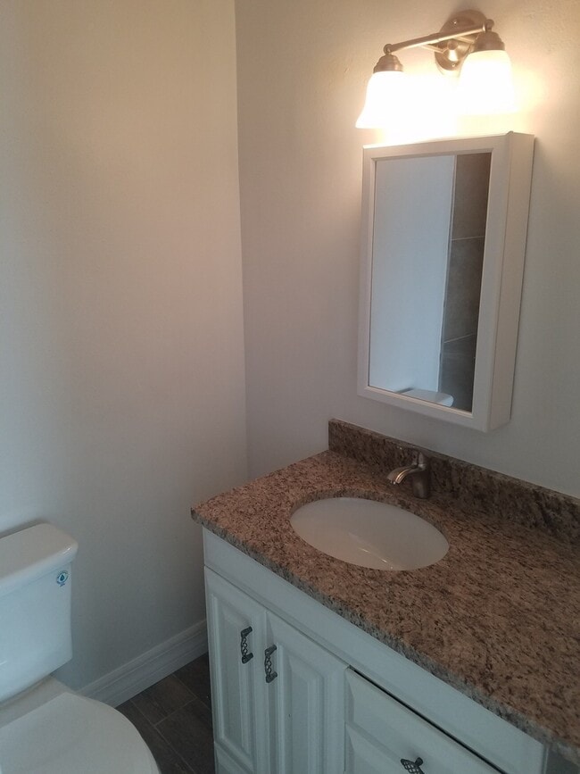 Building Photo - Beautiful Renovated 2-Bedroom, 2-Bathroom Home in Apopka