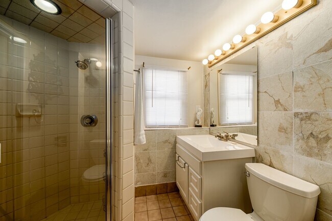Building Photo - Coming Soon! Lovely Redwood Heights Home w...