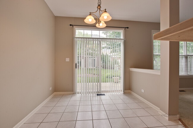 Building Photo - 1435 N Pinehurst Dr