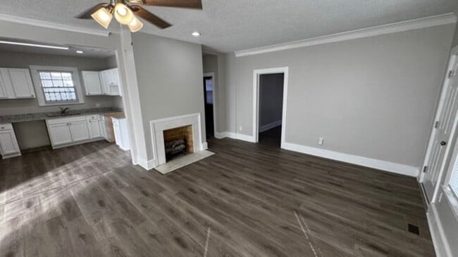 Building Photo - 1418 Snowden Ave