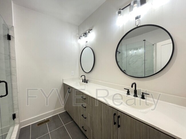 Building Photo - 194 Chestnut Cir