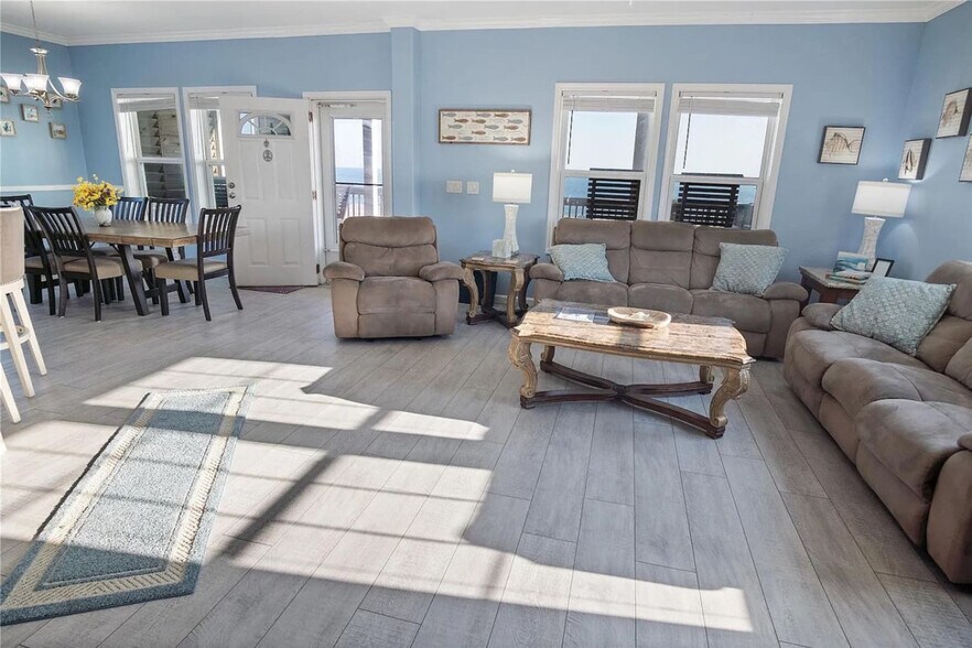 Building Photo - 975 Dolly St