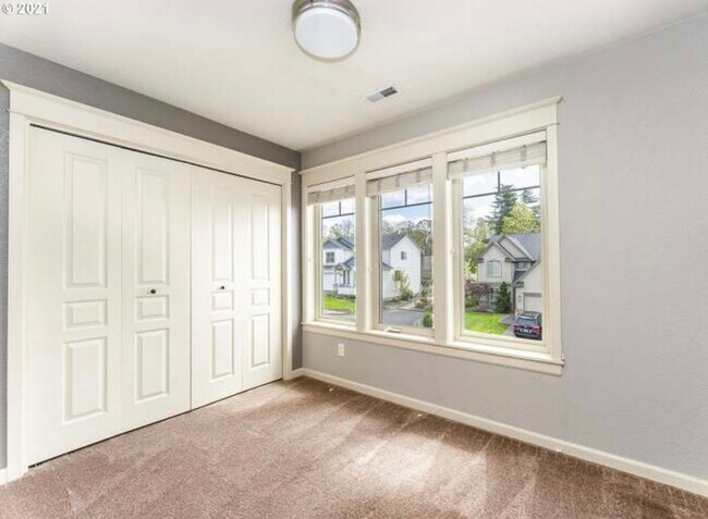 Building Photo - 3081 SE Riesling Rd