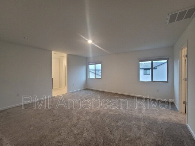 Building Photo - 4033 Haflinger Way