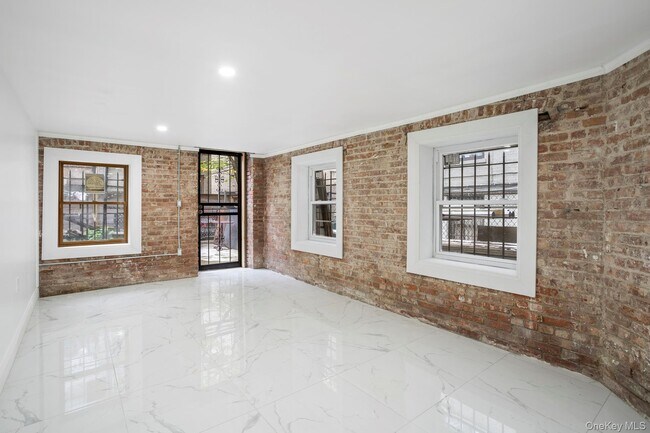 Building Photo - 453 W 140th St