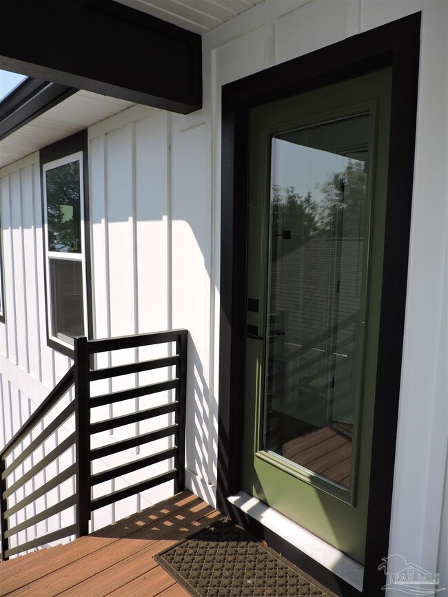 Building Photo - 1702 E La Rua St