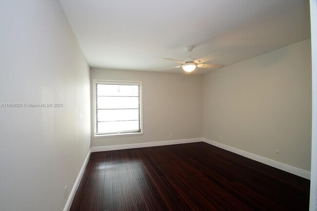 Building Photo - 3010 Willow Ln