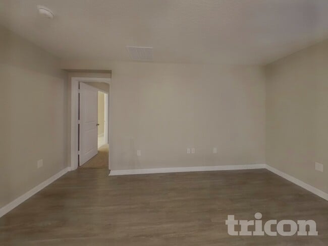 Building Photo - 1725 Garden View St