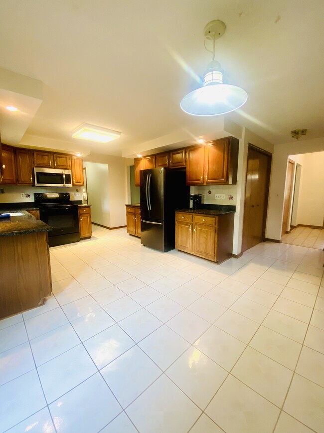 Building Photo - 473 Montvale Ln
