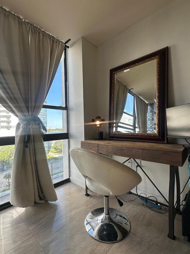 Building Photo - 600 NE 36th St