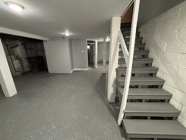 Building Photo - 4 Bedrooms 2 Bathrooms, 21239