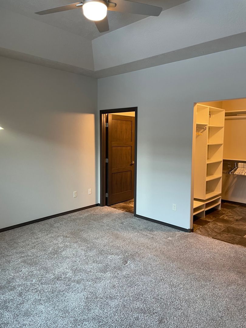 Building Photo - 5703 S Plainside Pl