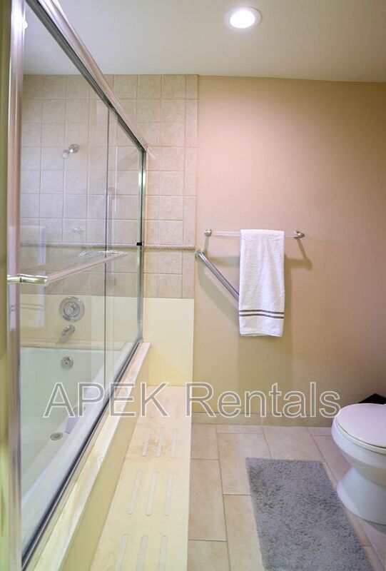 Building Photo - 211 Canyon Cir N