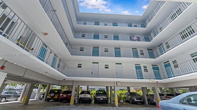 Building Photo - 1145 Normandy Dr