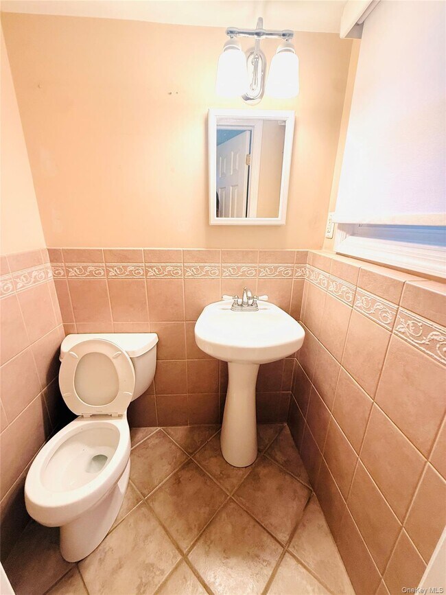 Building Photo - 137 Willard Ave