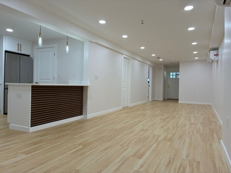 Living room - 716 11TH St