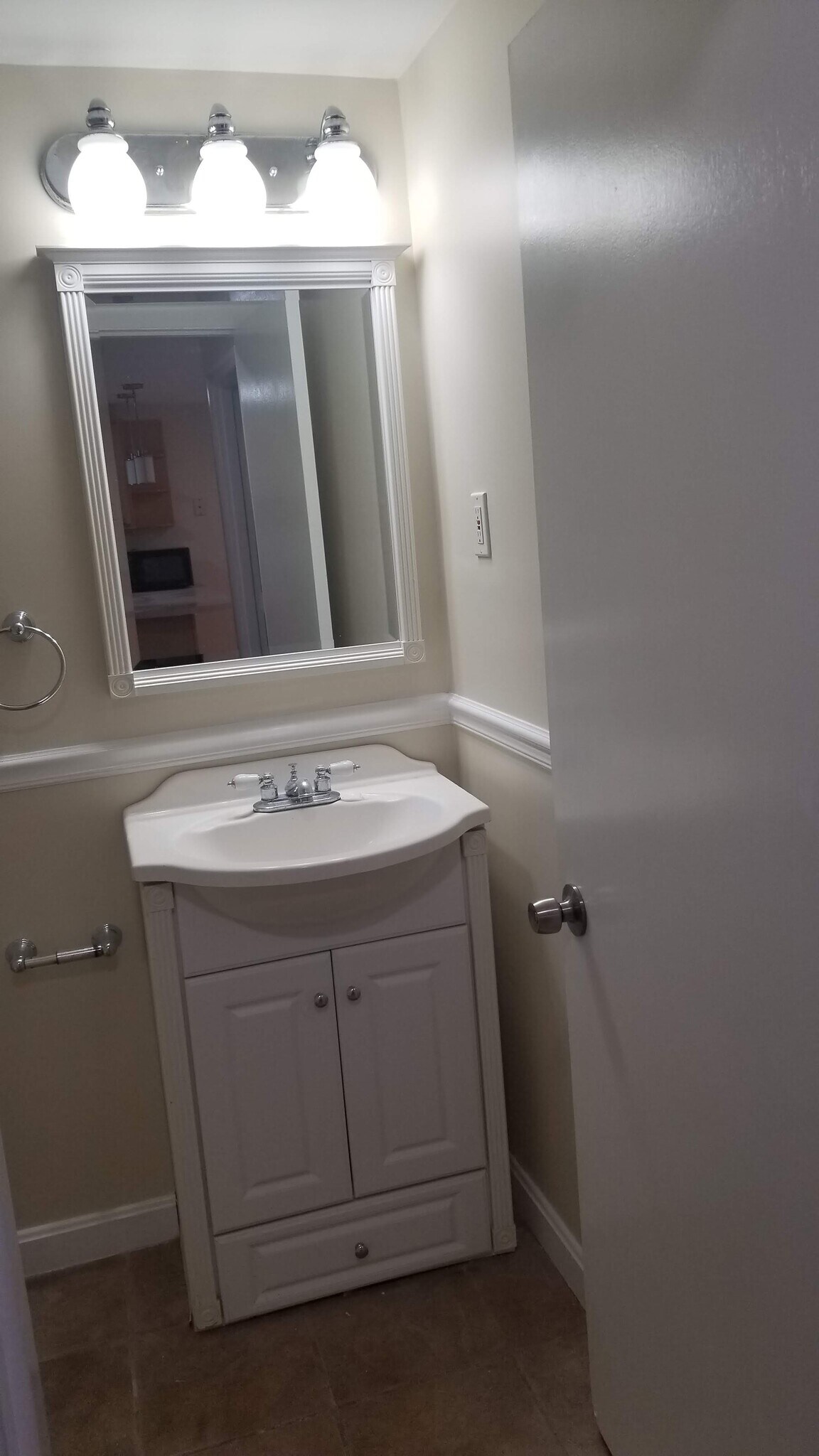 Bathroom 2 - 29 Harvard Ave