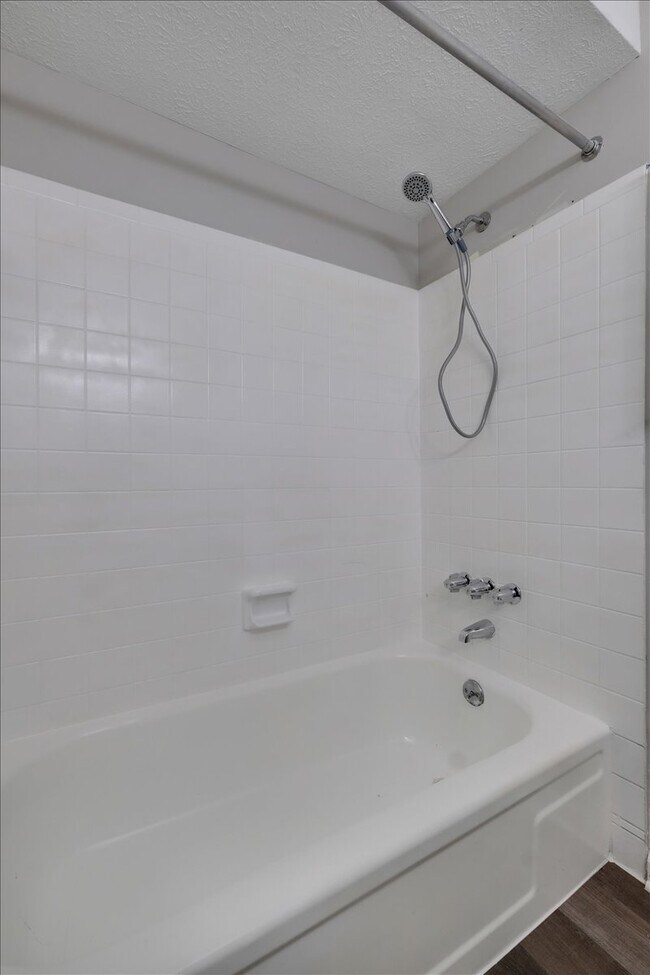 Building Photo - 9405 Bronzeridge Pl