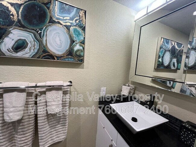 Building Photo - 2821 Los Felices Cir
