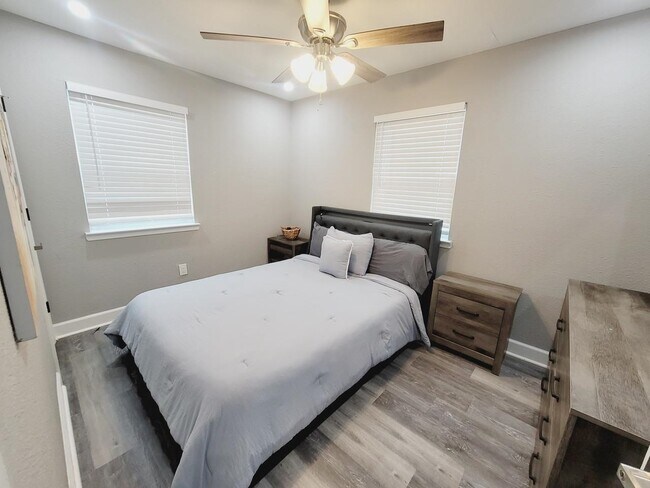 Building Photo - 1906 Karen Ln