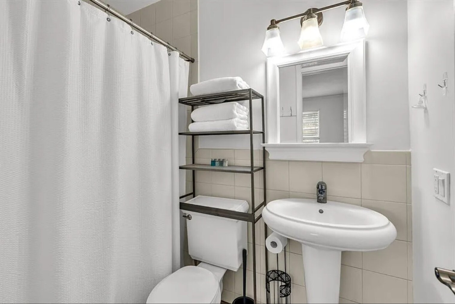 Building Photo - 1684 SE 10th Ave