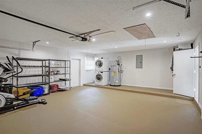 Building Photo - 7425 Silver Woods Ct