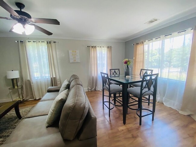 Building Photo - 3 bedrooms /2 baths - Furnished Rental (wh...