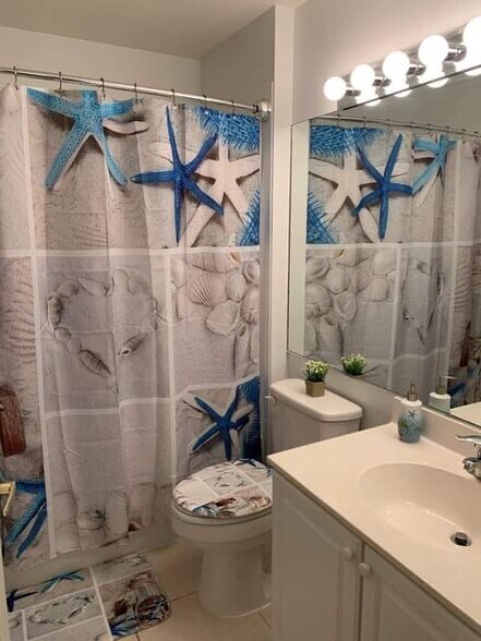 Guest bathroom - 10021 Colonial Country Club Blvd
