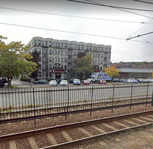 Building Photo - Harvard & Comm Allston