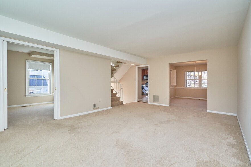 Building Photo - 8038 Sleepy View Ln