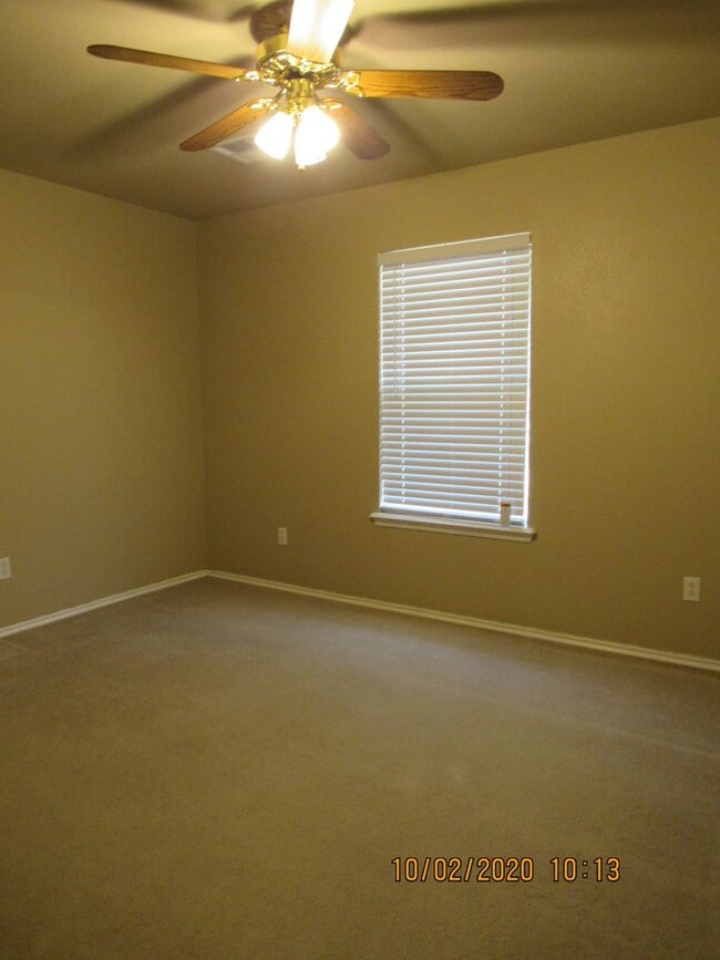 Building Photo - Great Eastside Home!