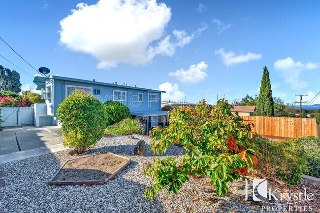 Building Photo - 1512 Sereno Dr