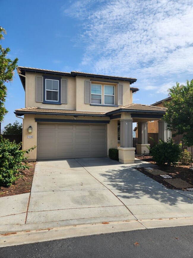 Building Photo - Top of the hill, Large La Mesa Home with a cool Westward View!