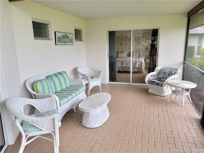 Building Photo - 3543 SE Fairway E