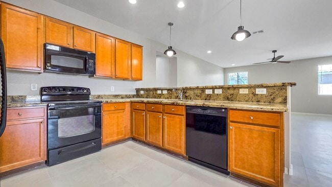 Building Photo - Enjoy the incredible amenities at Estrella Mountain Ranch!