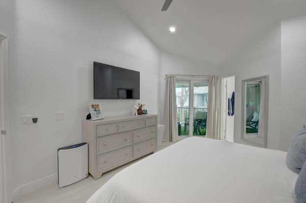 Building Photo - 6553 Via Regina