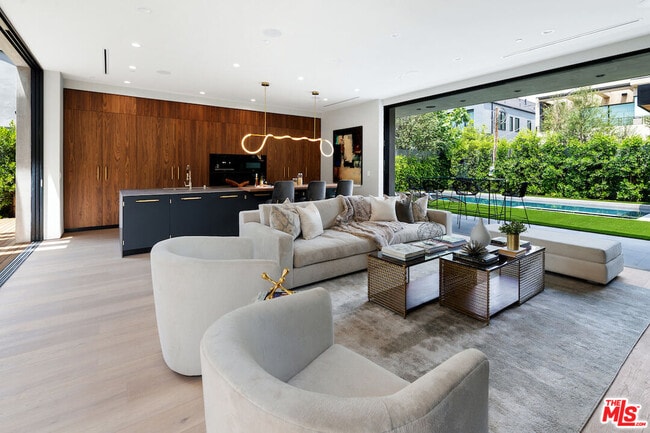 Building Photo - 434 Flores St