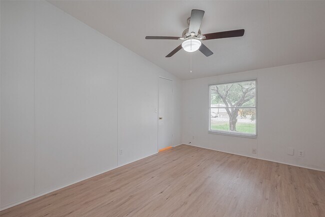 Building Photo - 16282 Wild Oak Ln