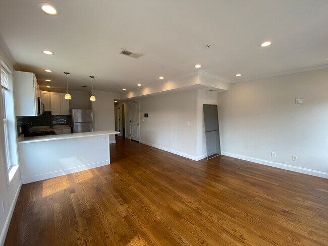 Building Photo - 2747 Washington St