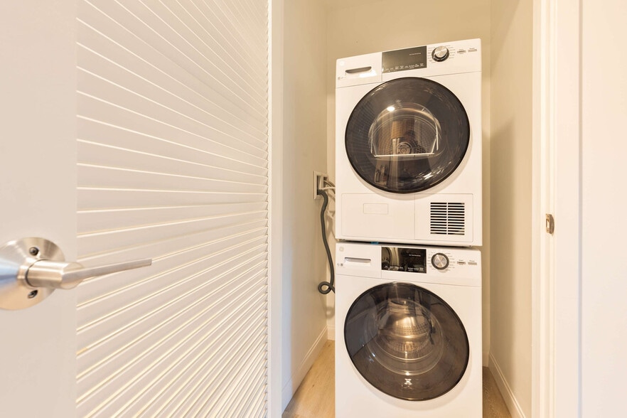 Building Photo - 60 Kilmarnock St