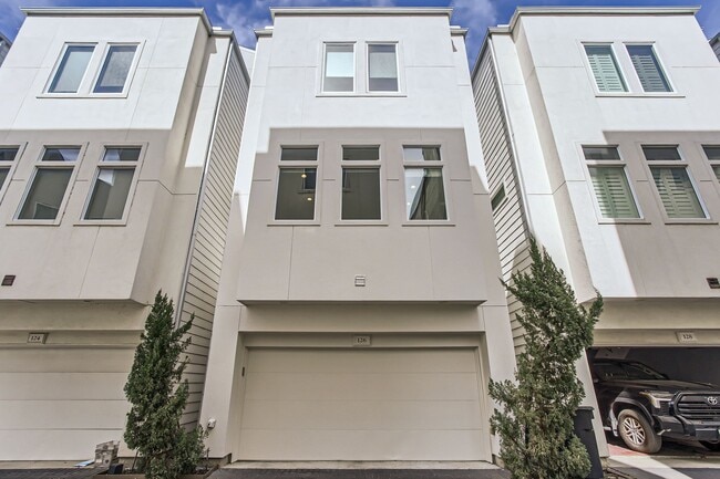 Building Photo - 126 Pierce St
